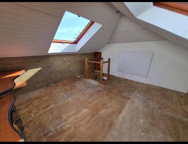 3 BEDROOM HOUSE TO LET IN WEST BEACH